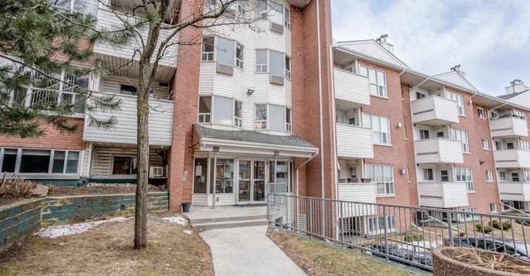 216-120 Bell Farm Road, Barrie, ON, L4M 6J2 - 2