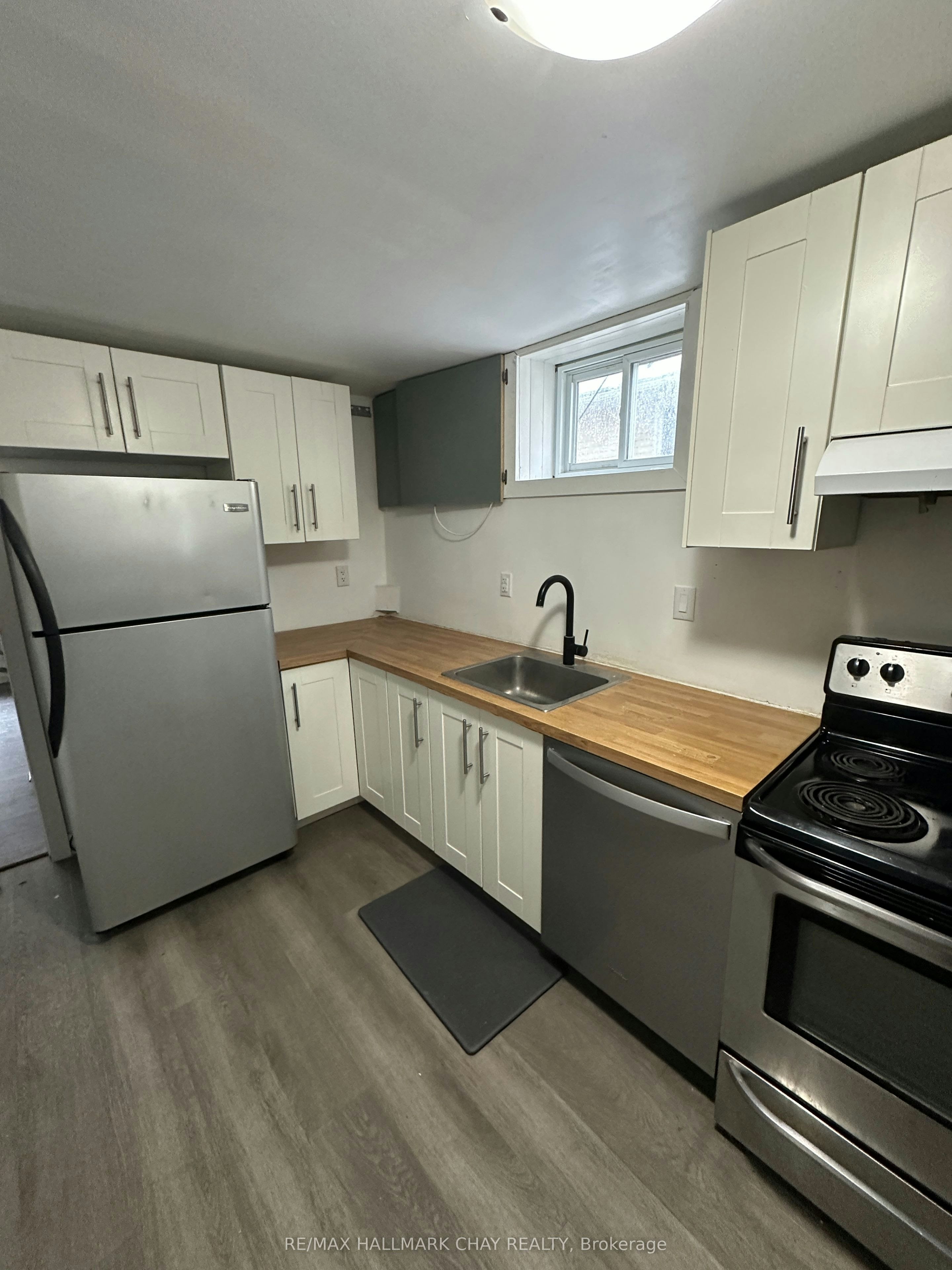 Lower-28 Carlton Road, Barrie, ON, L4M 5J6 - 2