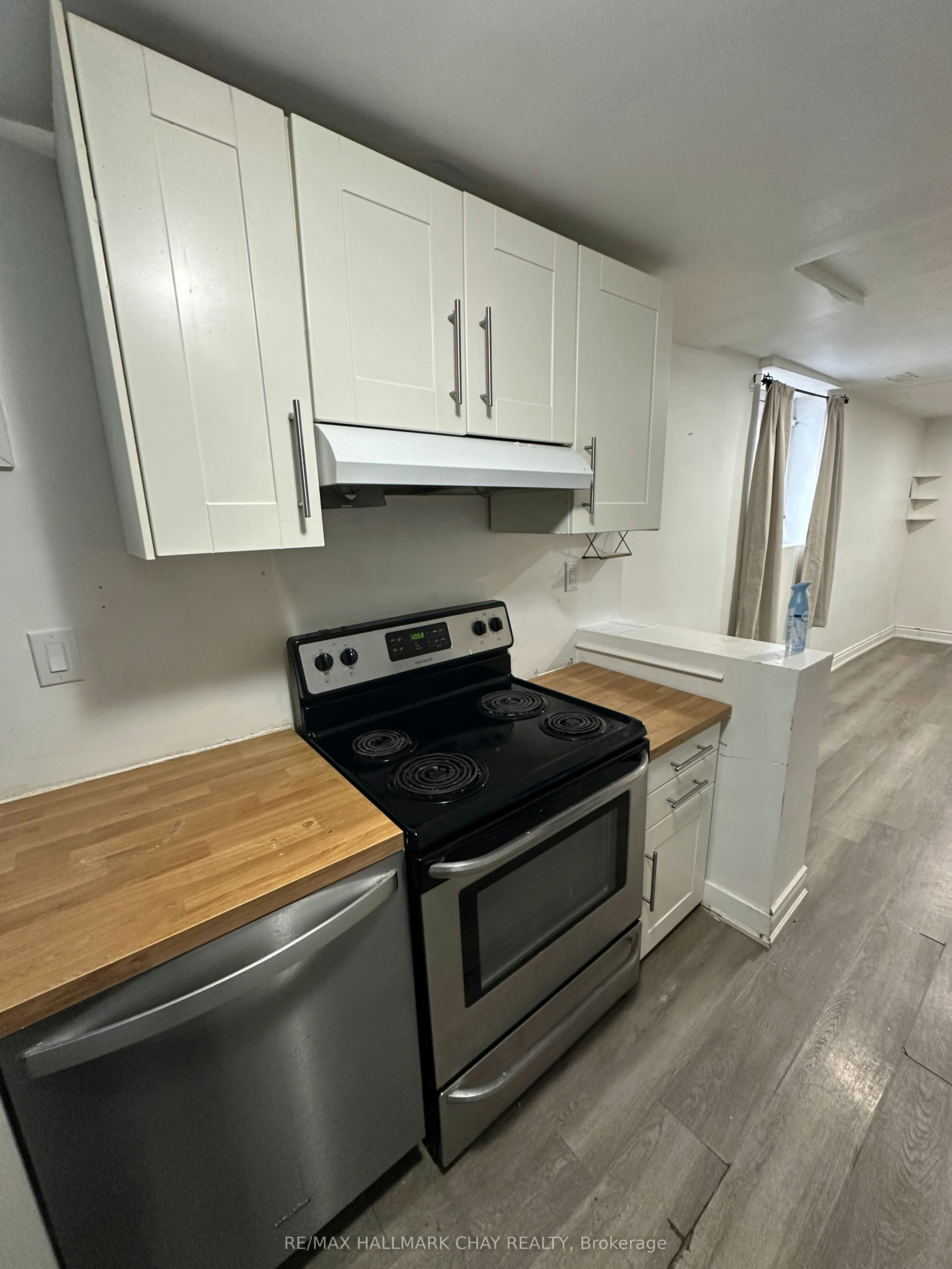 Lower-28 Carlton Road, Barrie, ON, L4M 5J6 - 3
