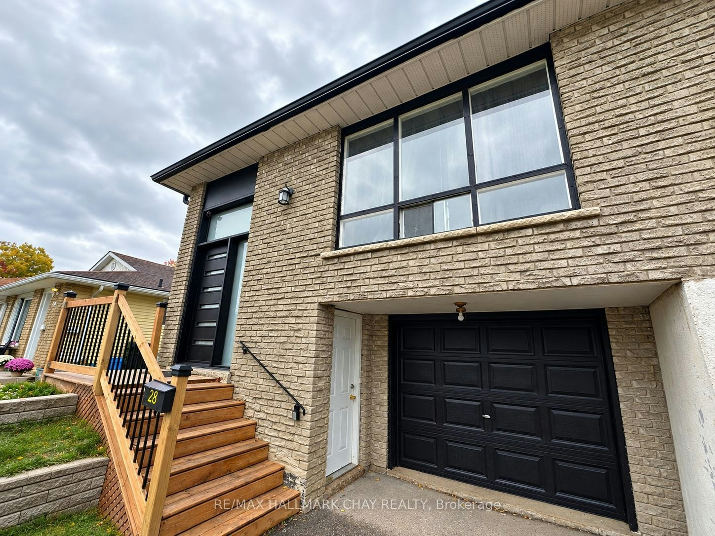 Lower-28 Carlton Road, Barrie, ON, L4M 5J6