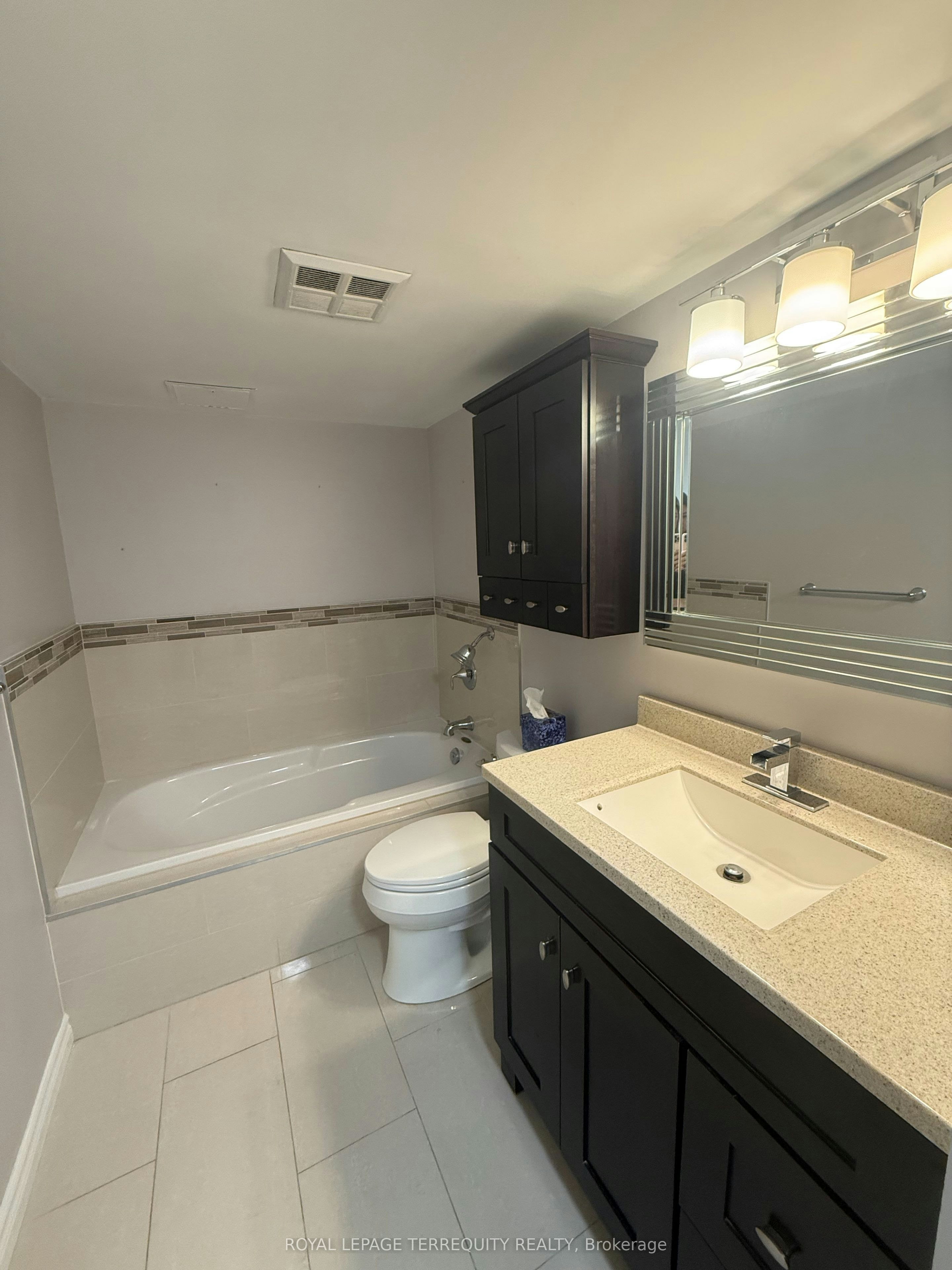 1005-140 Dunlop Street E, Barrie, ON, L4M 6H9 - 9