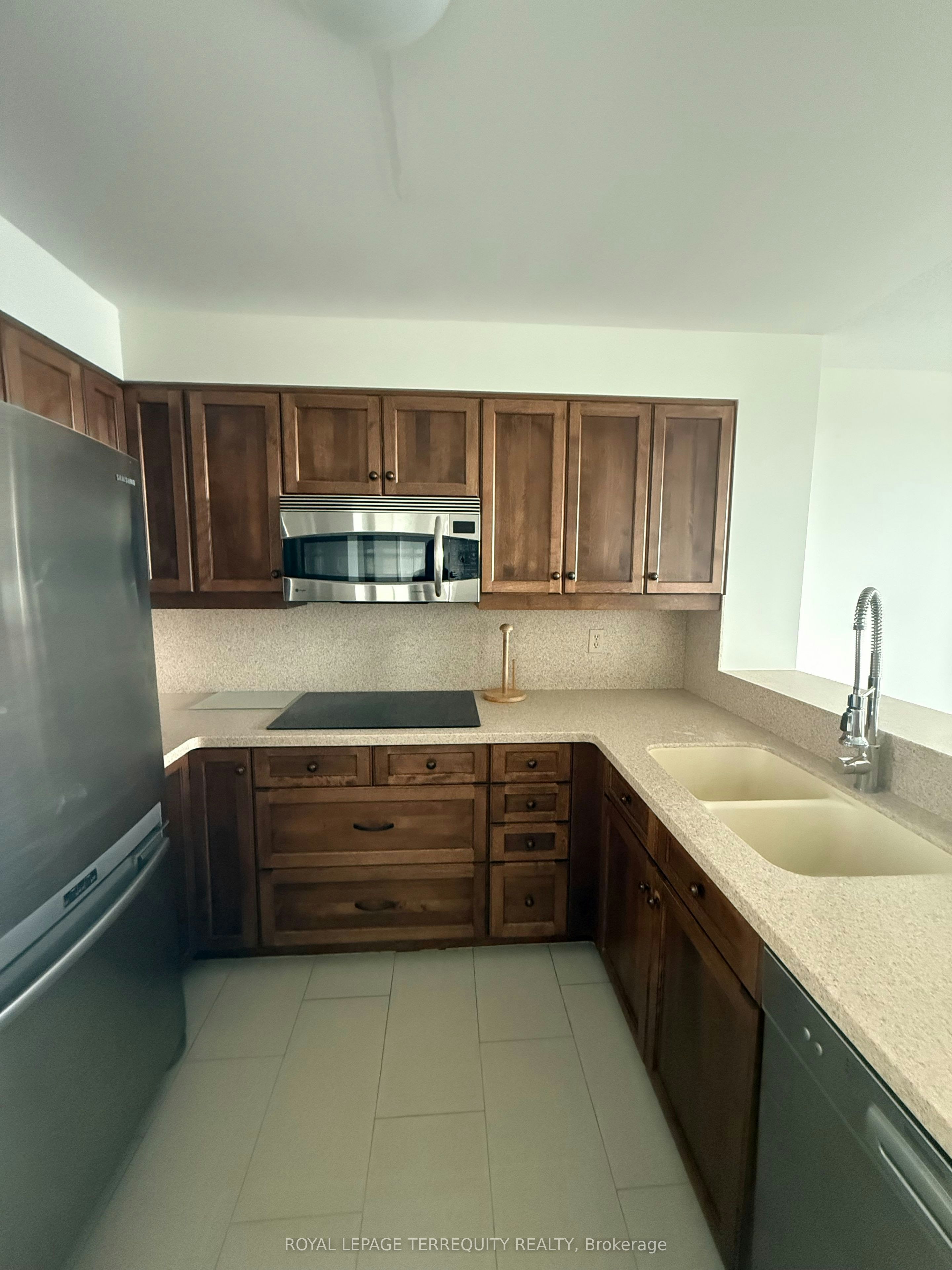 1005-140 Dunlop Street E, Barrie, ON, L4M 6H9 - 12