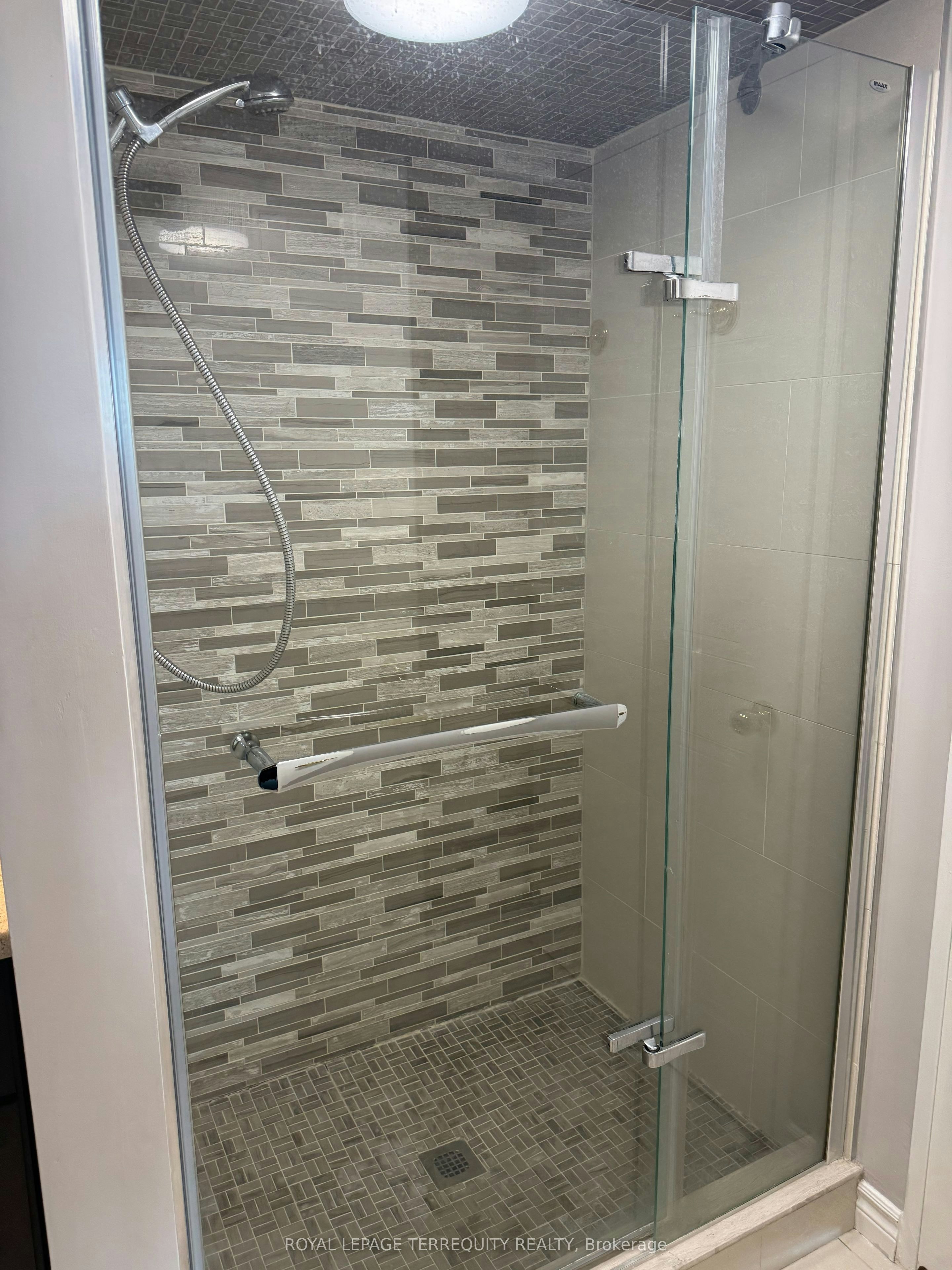 1005-140 Dunlop Street E, Barrie, ON, L4M 6H9 - 10