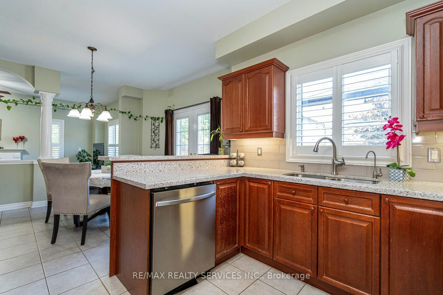 22 Sovereign's Gate, Barrie, ON, L4N 0K7 - 15