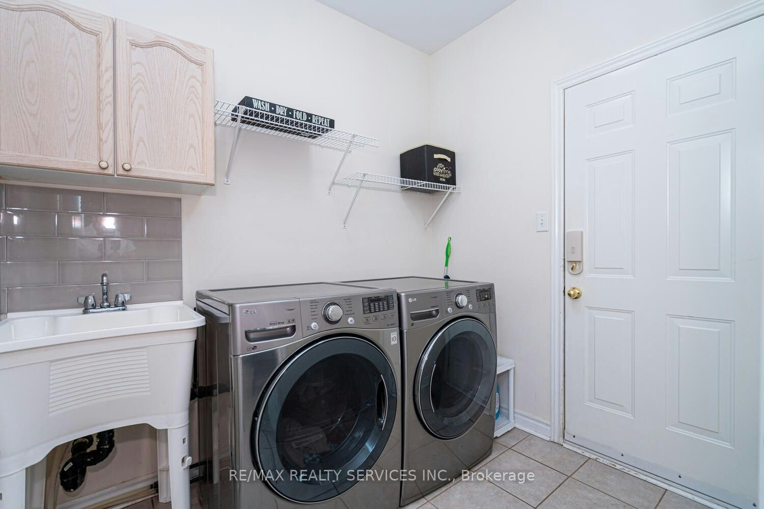 22 Sovereign's Gate, Barrie, ON, L4N 0K7 - 20