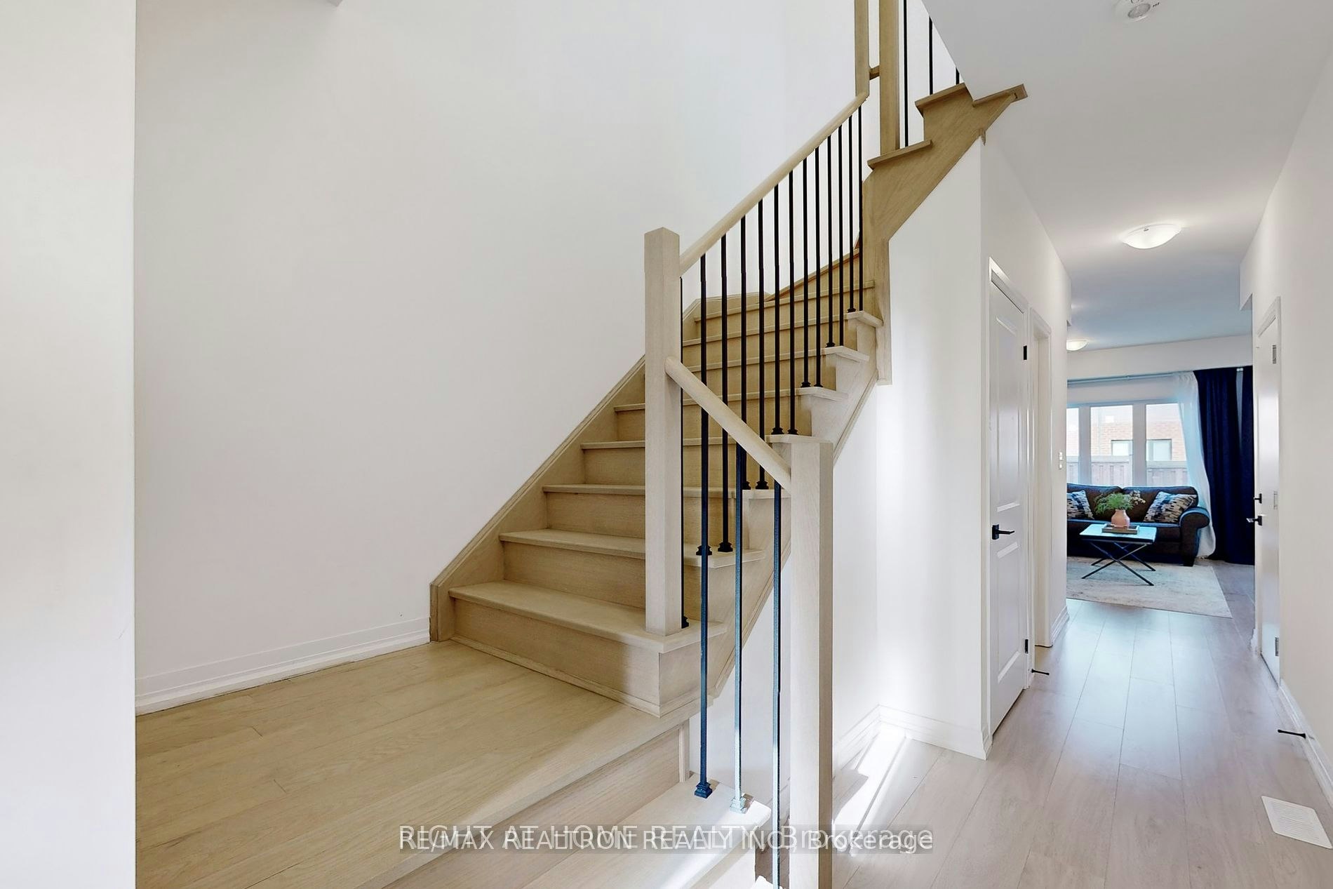 98 Fairlane Avenue, Barrie, ON, L9J 0M5 - 12