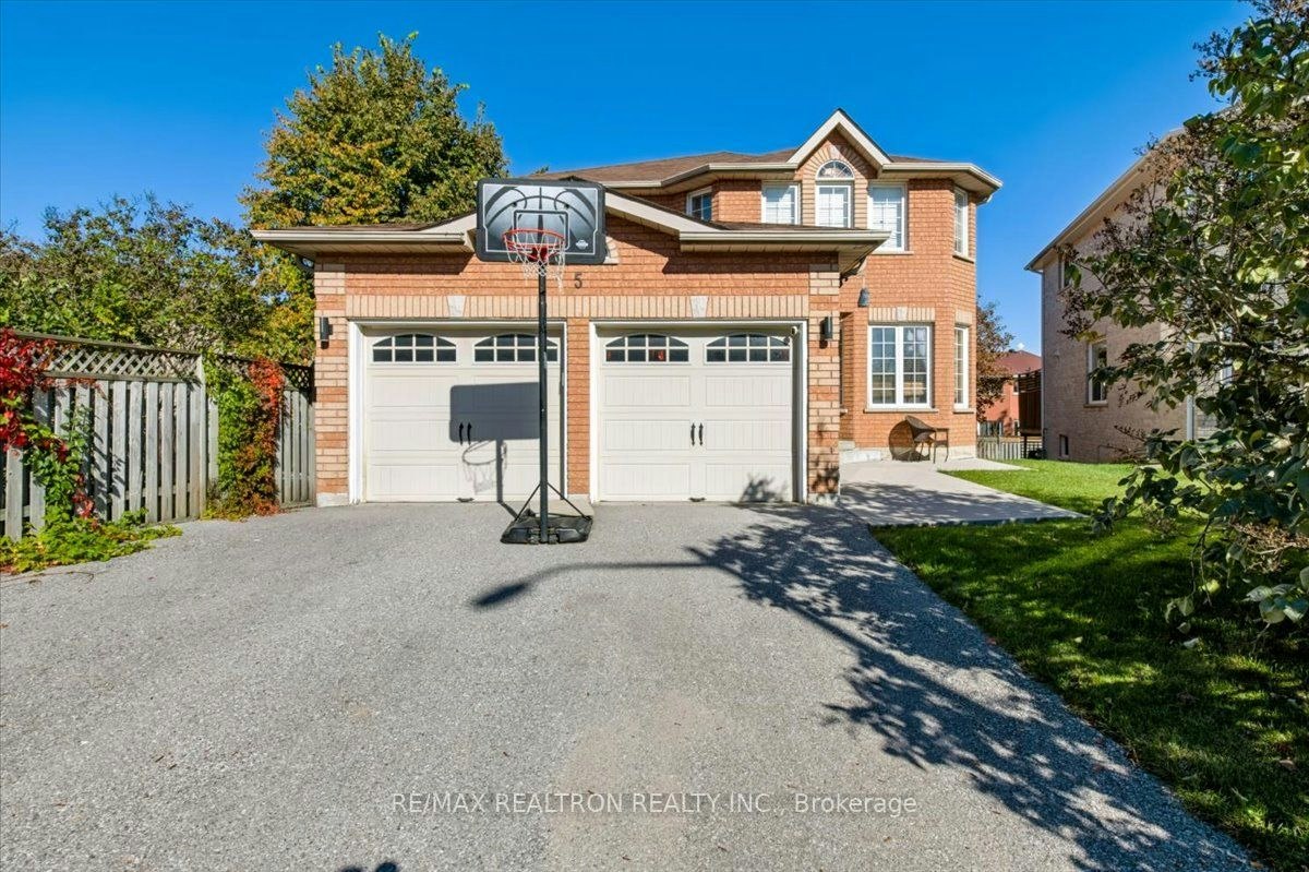 5 Widgeon Street, Barrie, ON, L4N 8W7