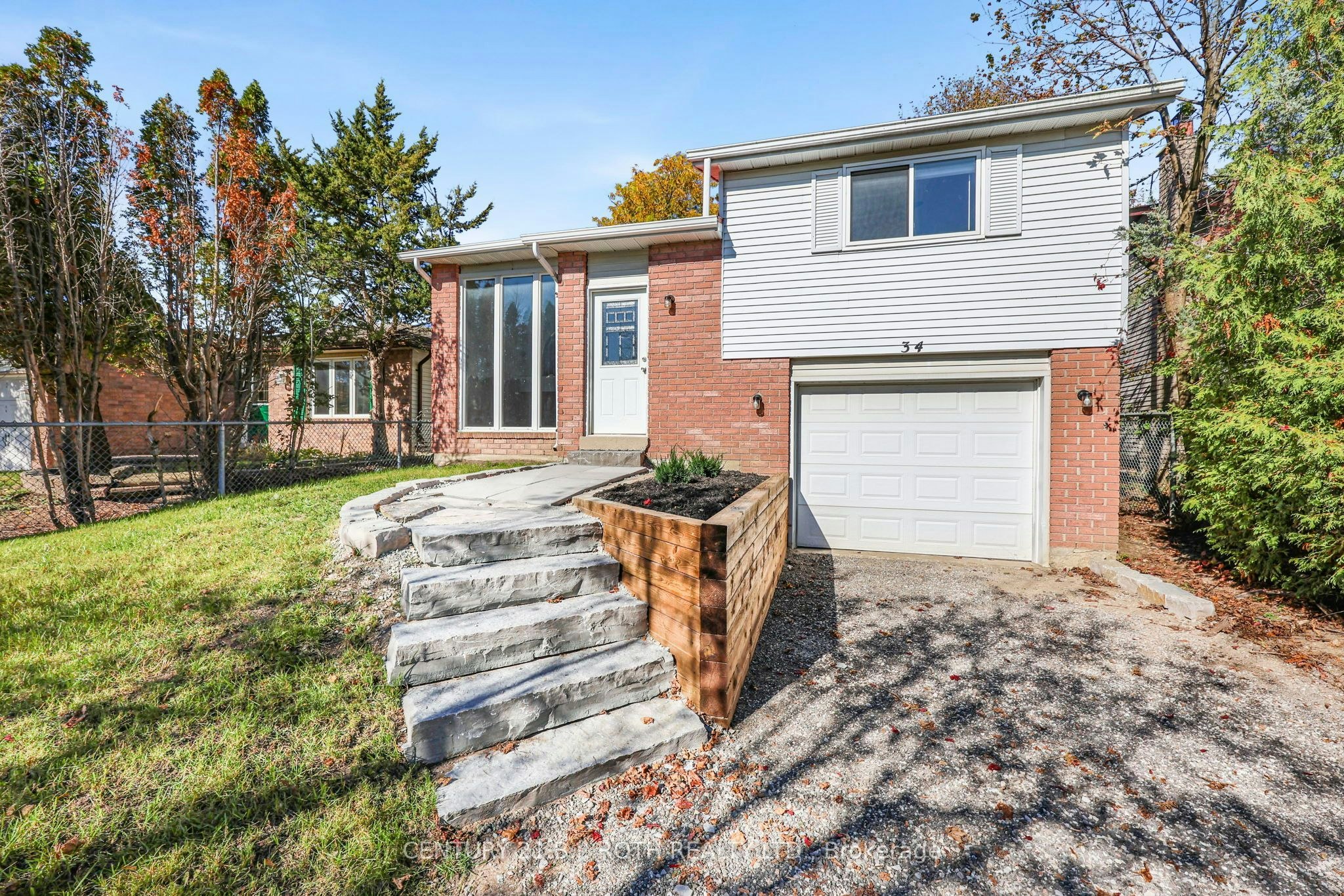 34 Hickling Trail, Barrie, ON, L4M 5S4