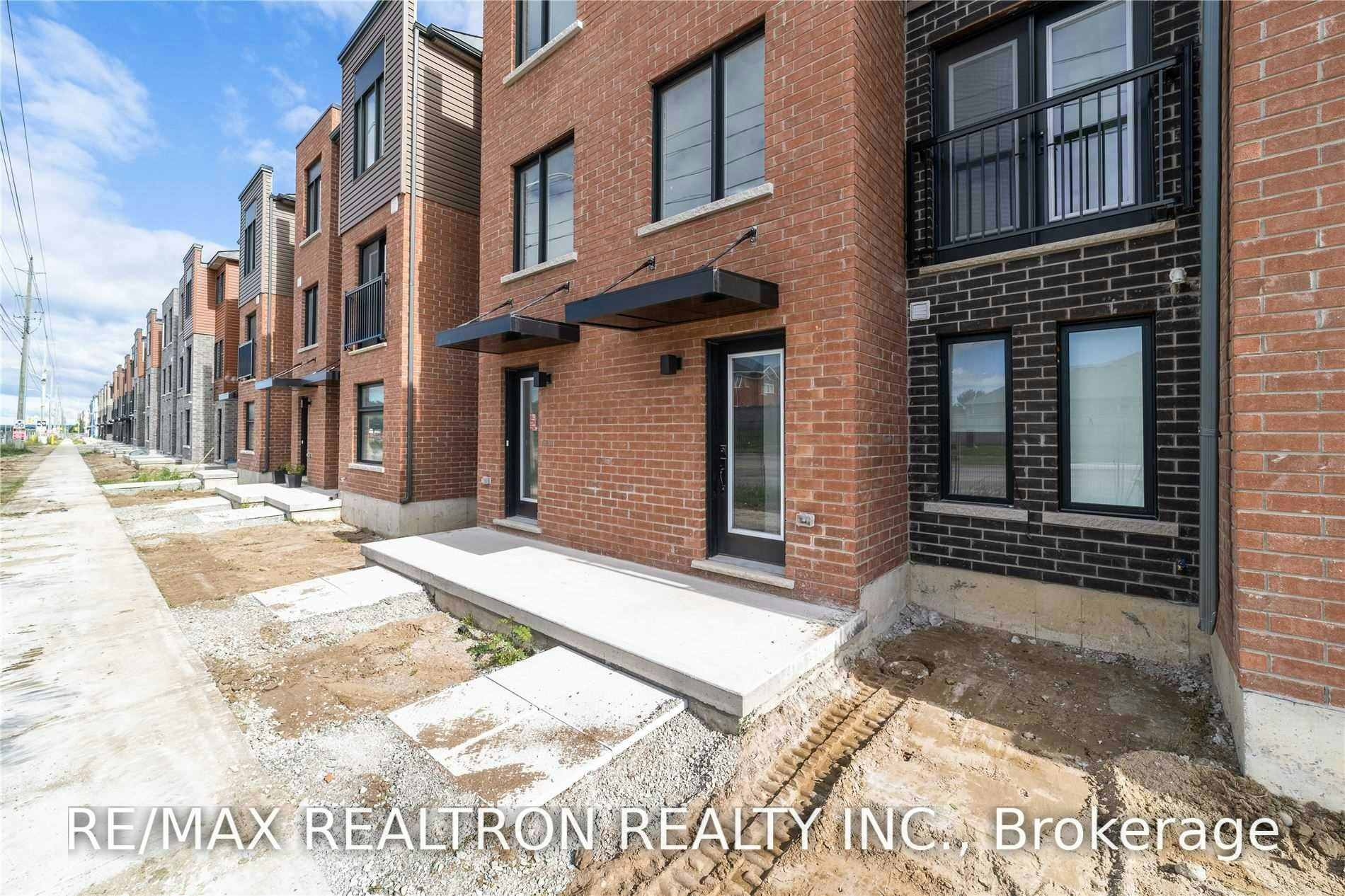 7 Fairlane Avenue, Barrie, ON, L9J 0N1 - 2