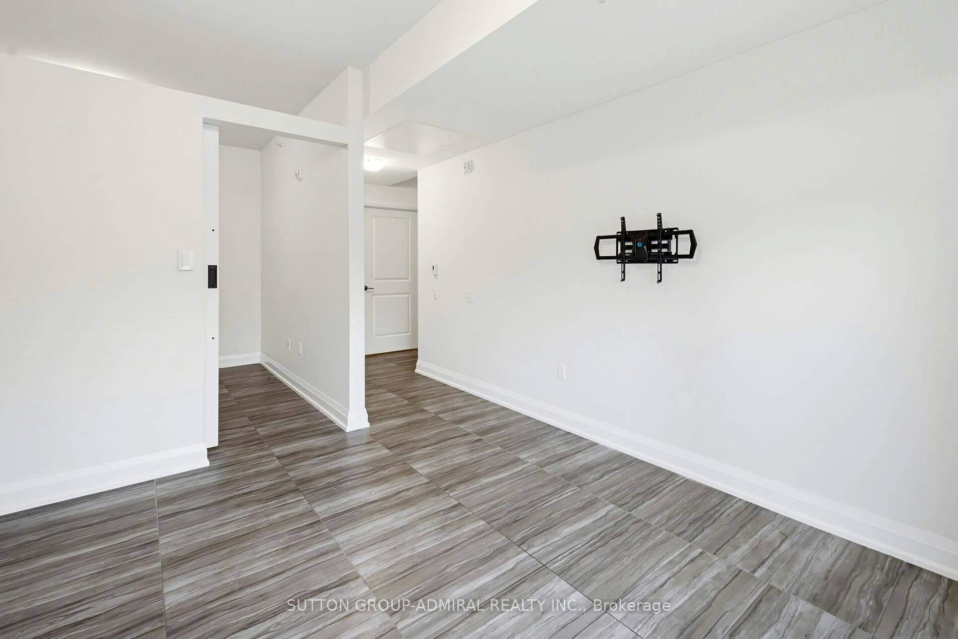 110-20 Koda Street, Barrie, ON, L9J 0J7 - 13