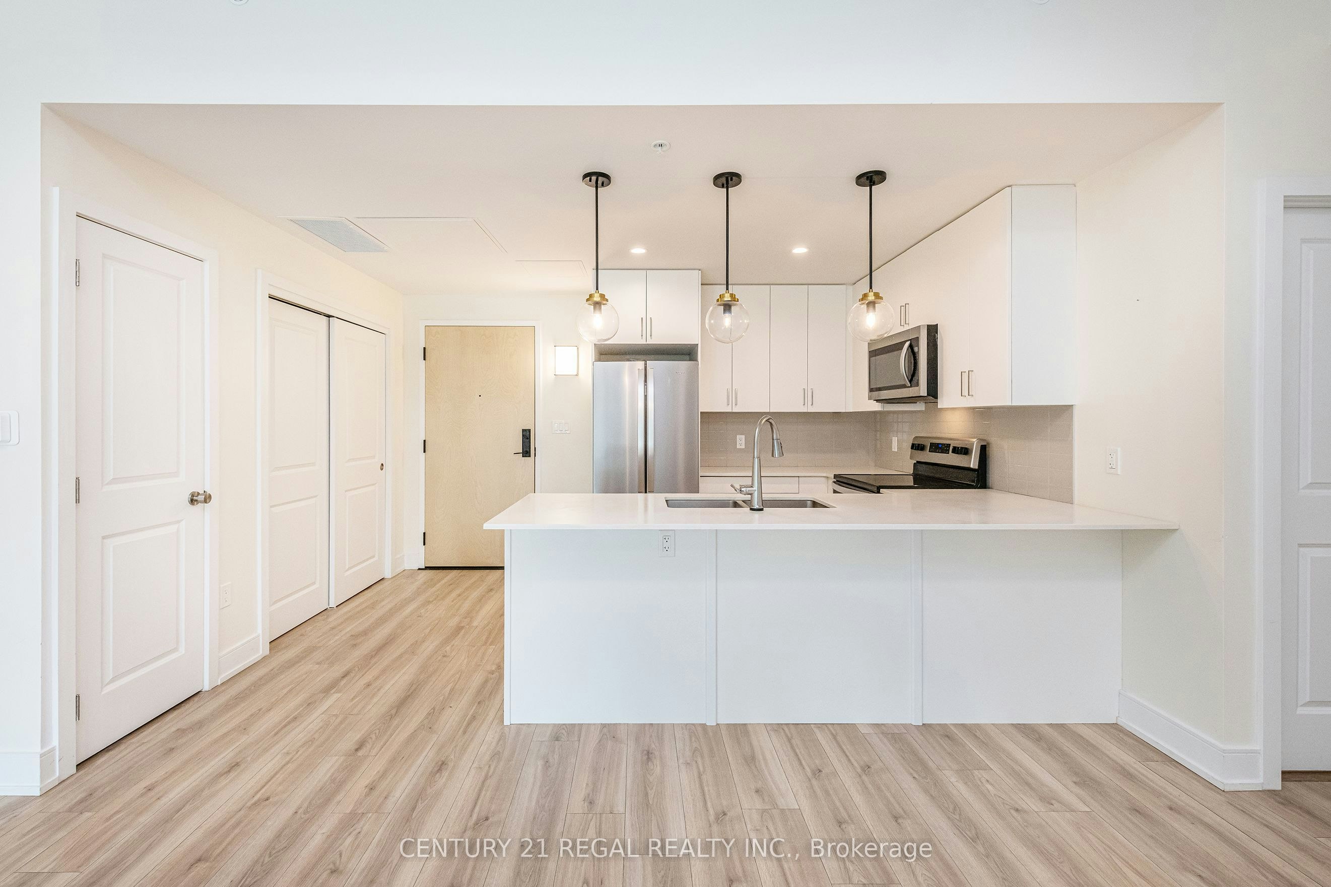 Unit 205-121 Mary Street, Clearview, ON, L0M 1G0
