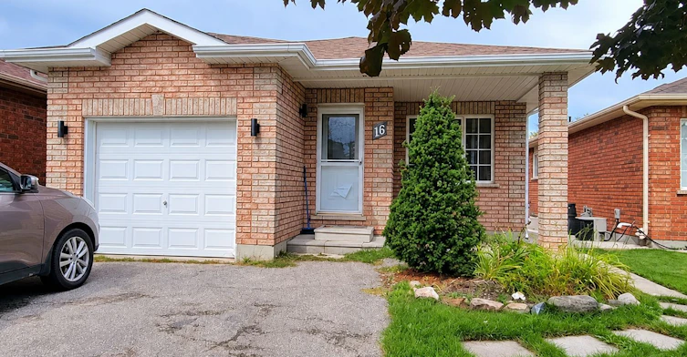 Lower-16 Lucas Avenue, Barrie, ON, L4N 9N1