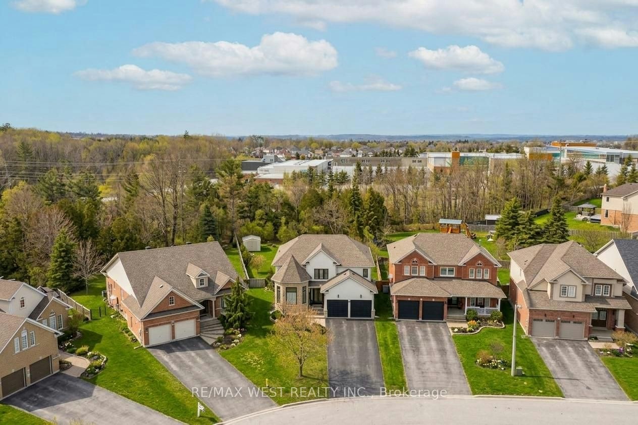 90 Birkhall Place, Barrie, ON, L4N 0K2