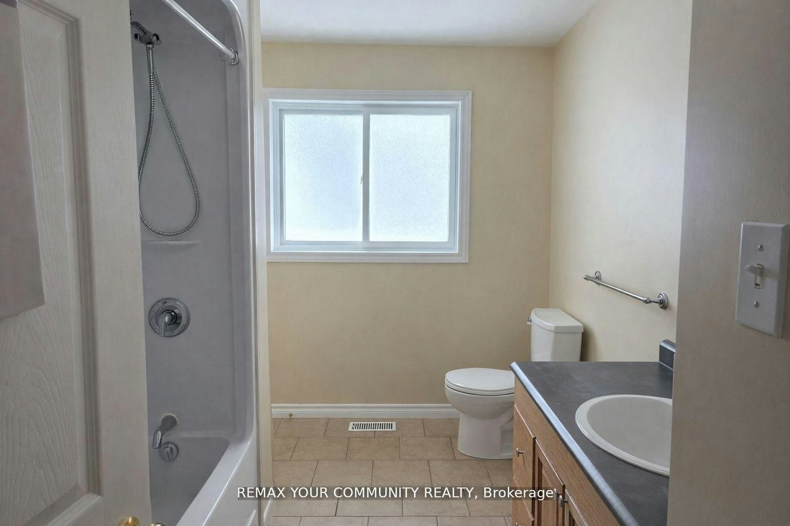 Upper-3414 Lee Avenue, Severn, ON, L0K 1G0 - 9