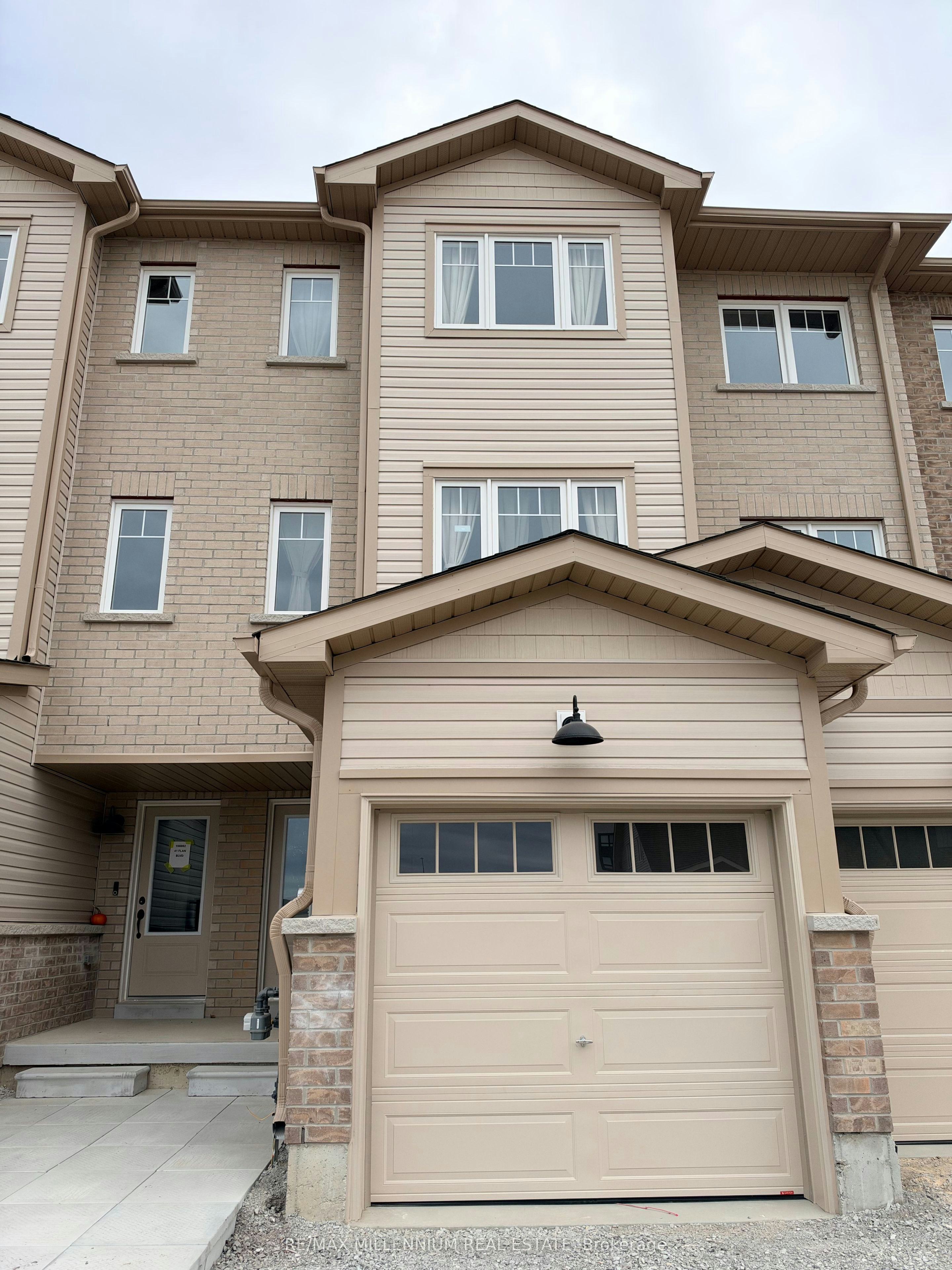 39 Flan Boulevard, Barrie, ON, L9J 0E1
