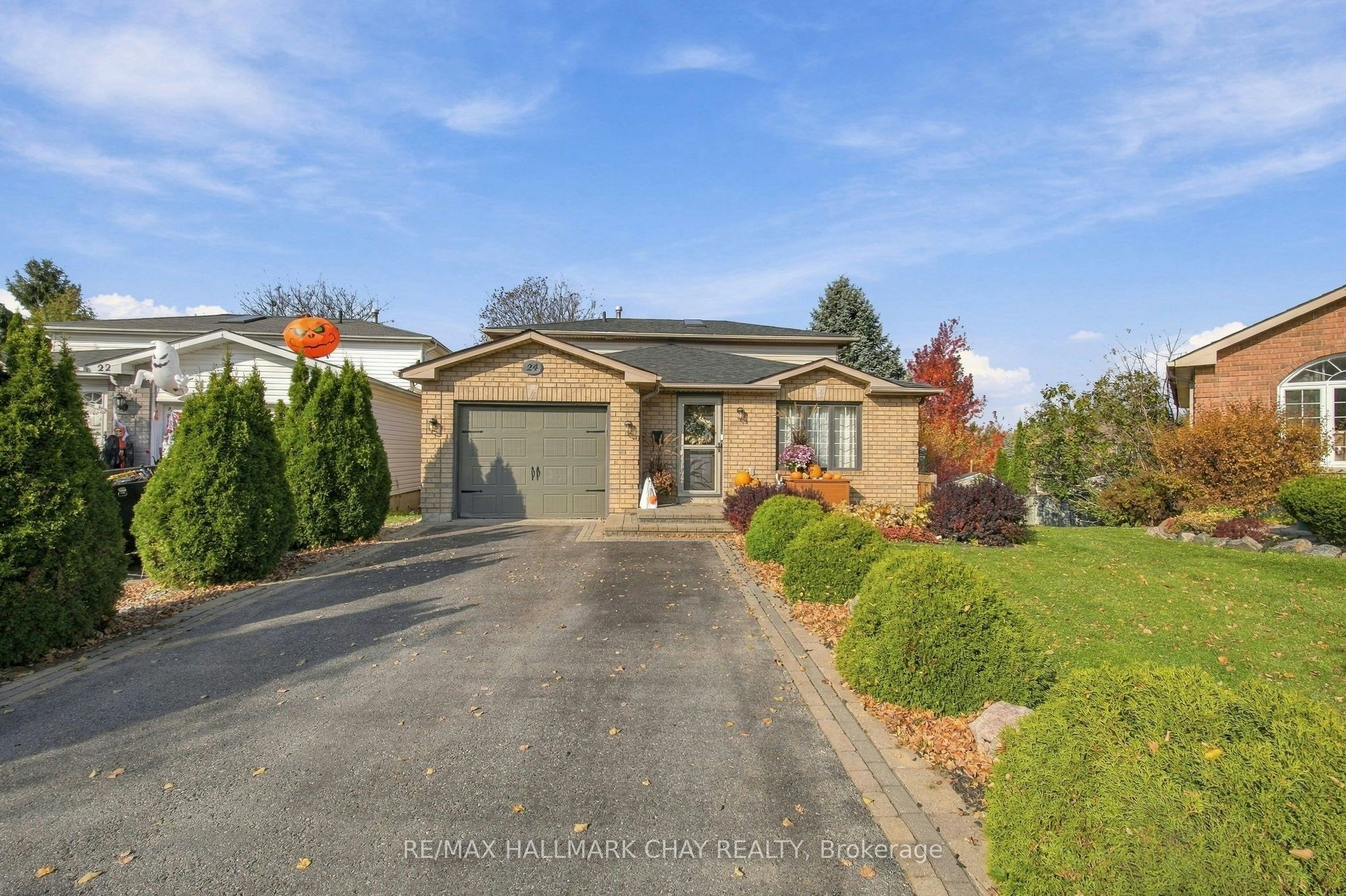 24 Rundle Crescent, Barrie, ON, L4N 8E7
