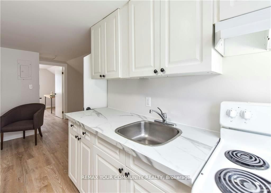 Upper-17 Champlain Street, Orillia, ON, L3V 2G6 - 4