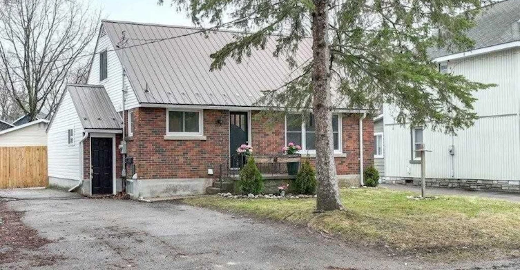 Upper-17 Champlain Street, Orillia, ON, L3V 2G6 - 2