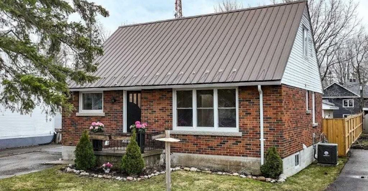 Upper-17 Champlain Street, Orillia, ON, L3V 2G6