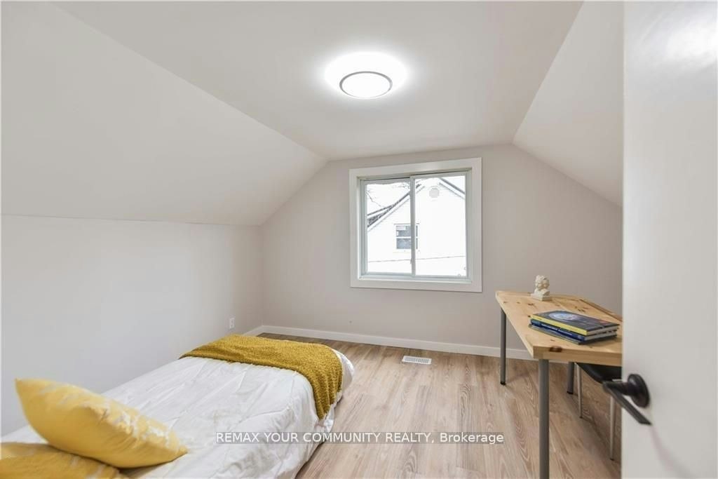 Upper-17 Champlain Street, Orillia, ON, L3V 2G6 - 7