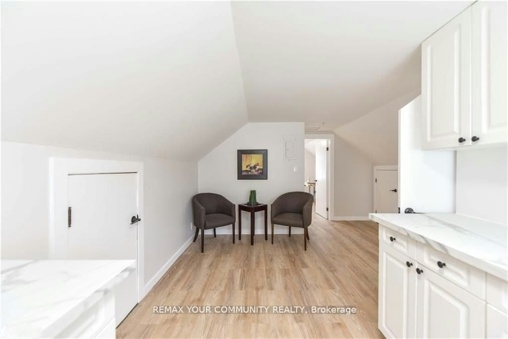 Upper-17 Champlain Street, Orillia, ON, L3V 2G6 - 9