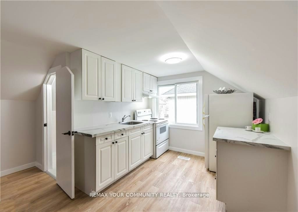 Upper-17 Champlain Street, Orillia, ON, L3V 2G6 - 3