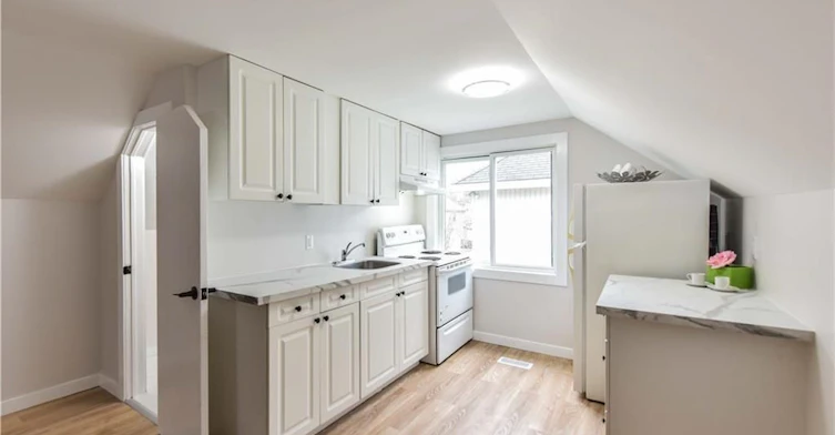 Upper-17 Champlain Street, Orillia, ON, L3V 2G6 - 3