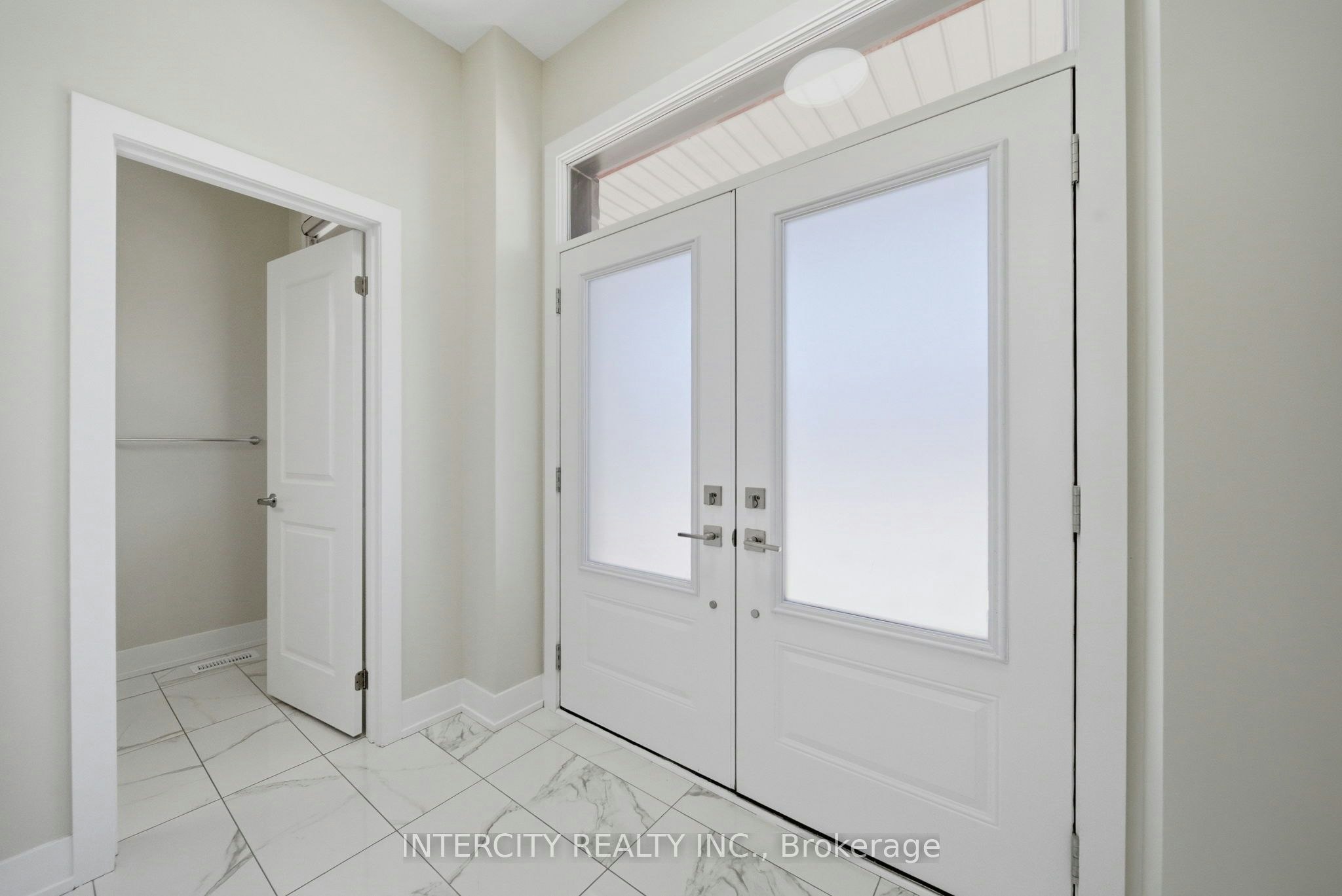 10 Kingsbury Trail, Barrie, ON, L9J 0W9 - 2