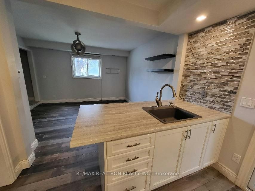 1-256 Dunlop Street W, Barrie, ON, P0A 1C0 - 3
