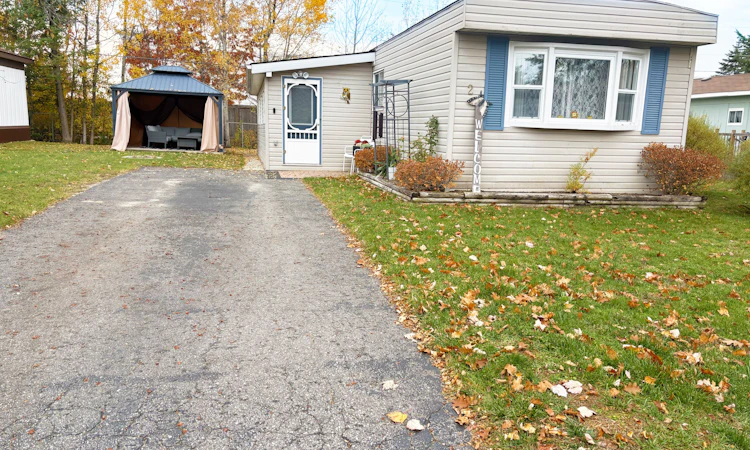 2 Georgian Glen Drive