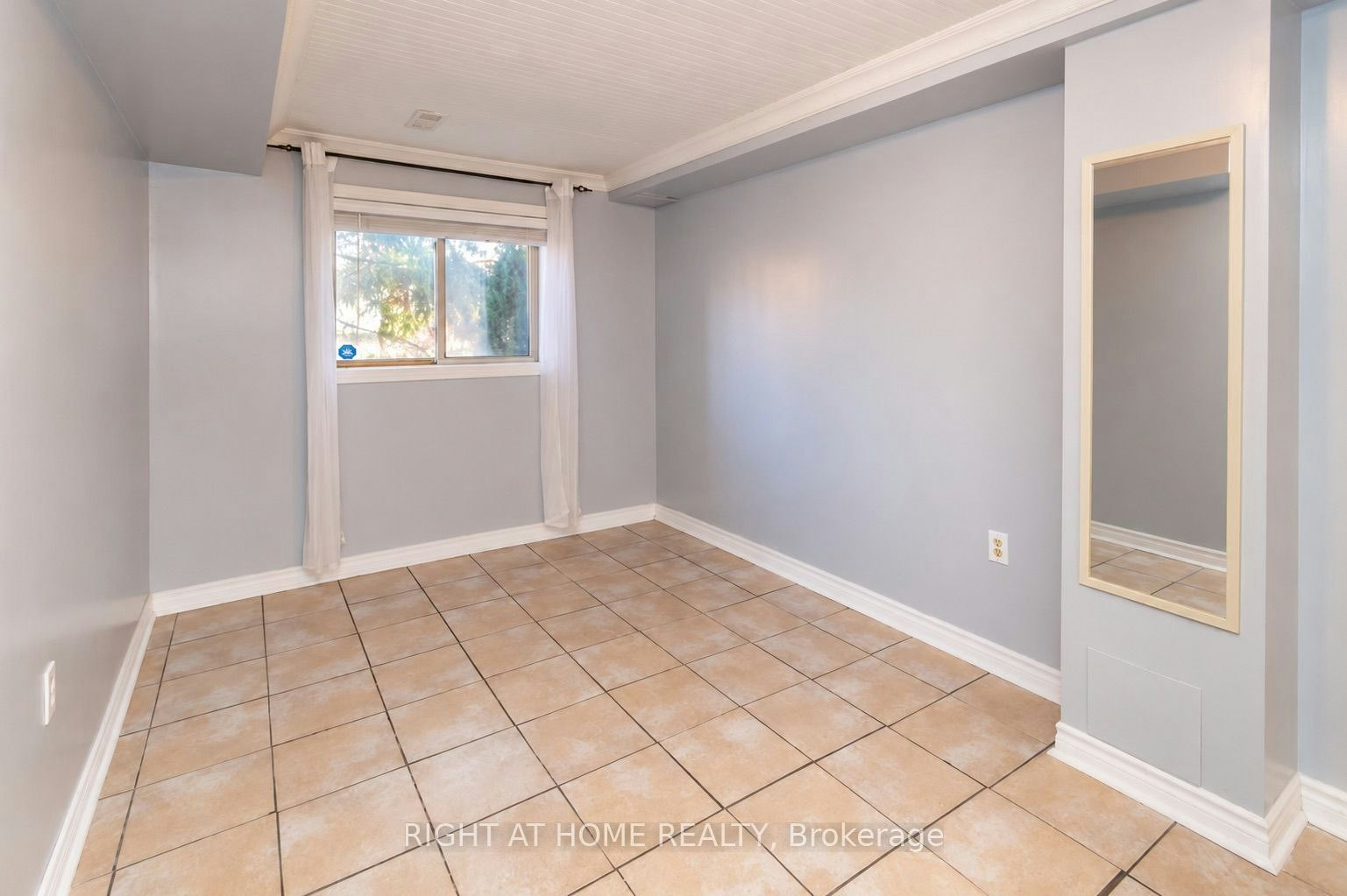 10 (Basement)-32 Sawmill Road, Barrie, ON, L4N 6X3 - 2