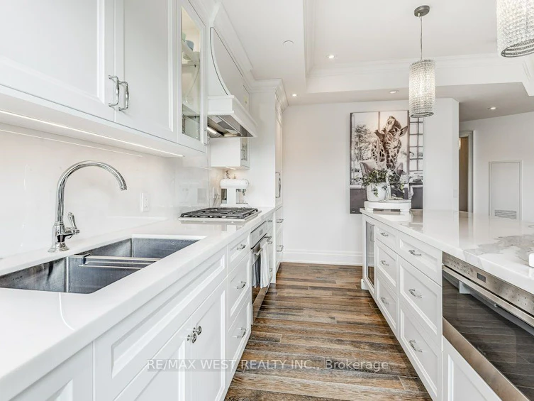 702-4 The Kingsway, Toronto, ON, M8X 2T1 - 7