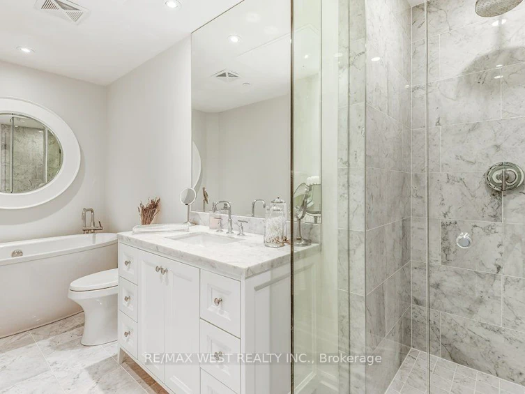 702-4 The Kingsway, Toronto, ON, M8X 2T1 - 17