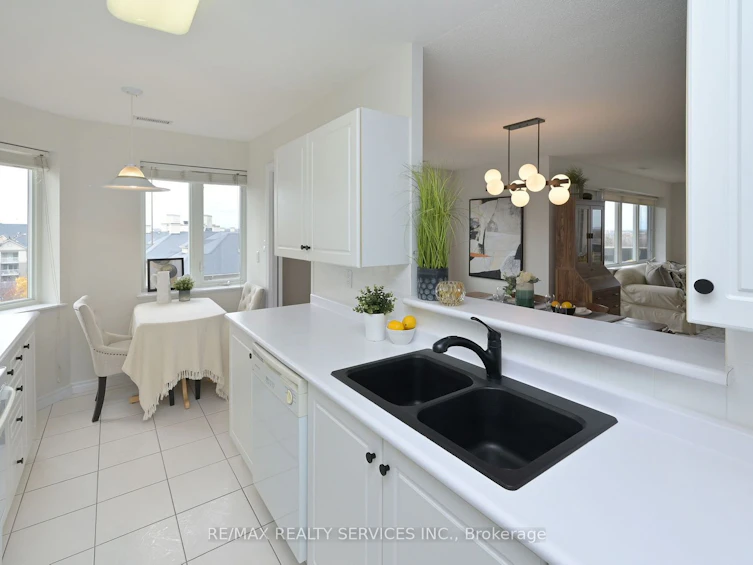 601-10 Dayspring Circ, Brampton, ON, L6P 1B9 - 17