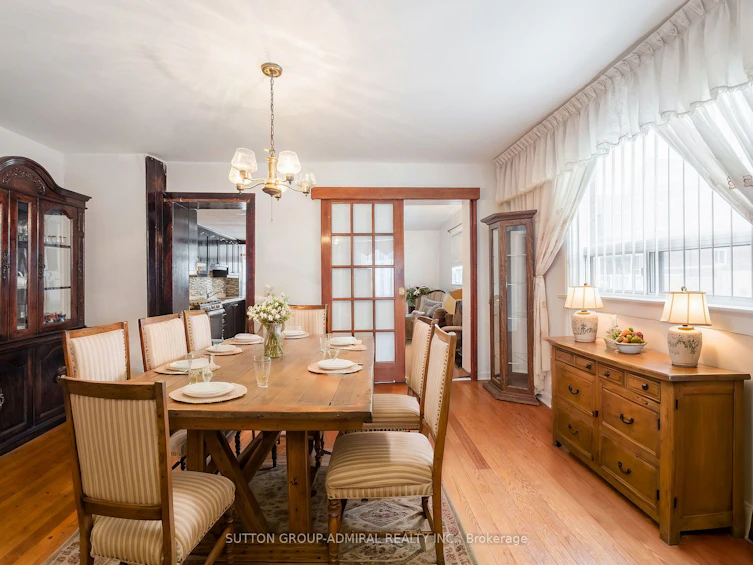 2 Gray Avenue, Toronto, ON, M6N 4S6 - 7