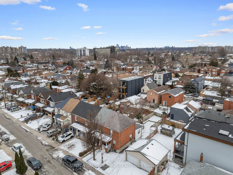 2 Gray Avenue, Toronto, ON, M6N 4S6 - 21