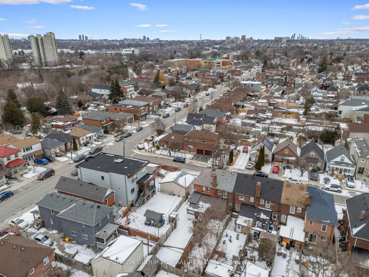 2 Gray Avenue, Toronto, ON, M6N 4S6 - 27