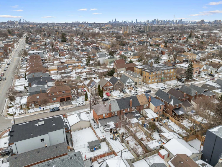 2 Gray Avenue, Toronto, ON, M6N 4S6 - 28