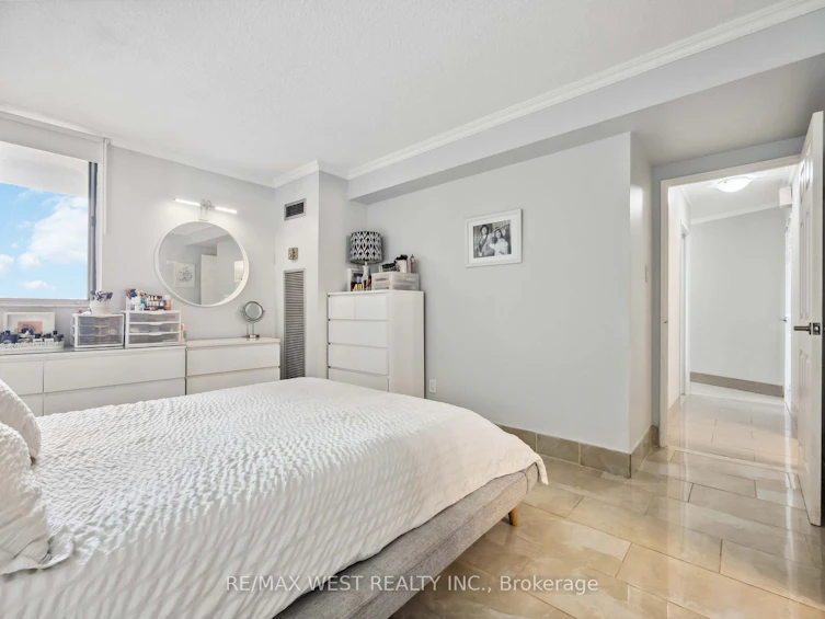 1701-10 Martha Eaton Way, Toronto, ON, M6M 5B3 - 17