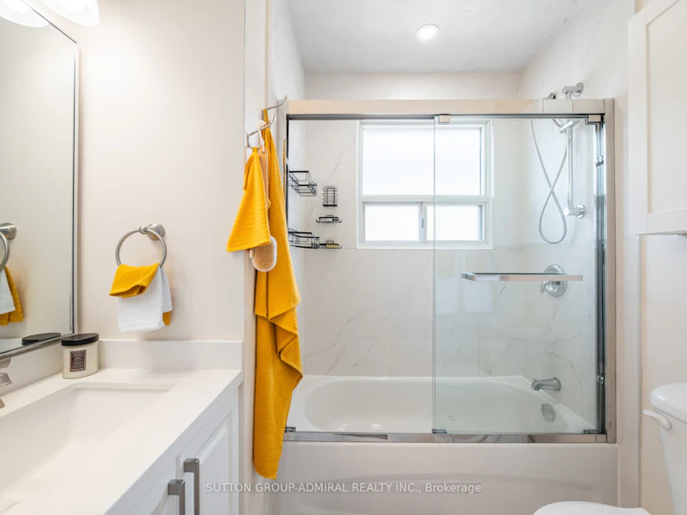 206 Habitant Drive, Toronto, ON, M9M 2P5 - 6