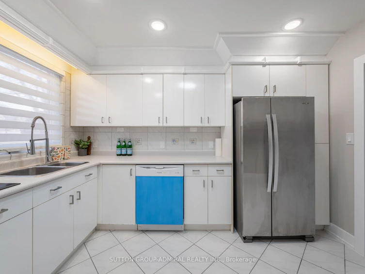 16 Blue Springs Road, Toronto, ON, M6L 2T3 - 4