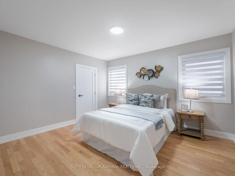 16 Blue Springs Road, Toronto, ON, M6L 2T3 - 16