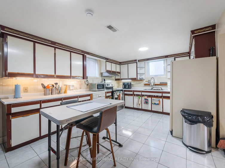 16 Blue Springs Road, Toronto, ON, M6L 2T3 - 41