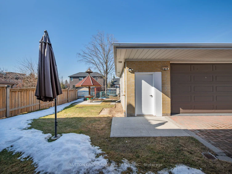 16 Blue Springs Road, Toronto, ON, M6L 2T3 - 45