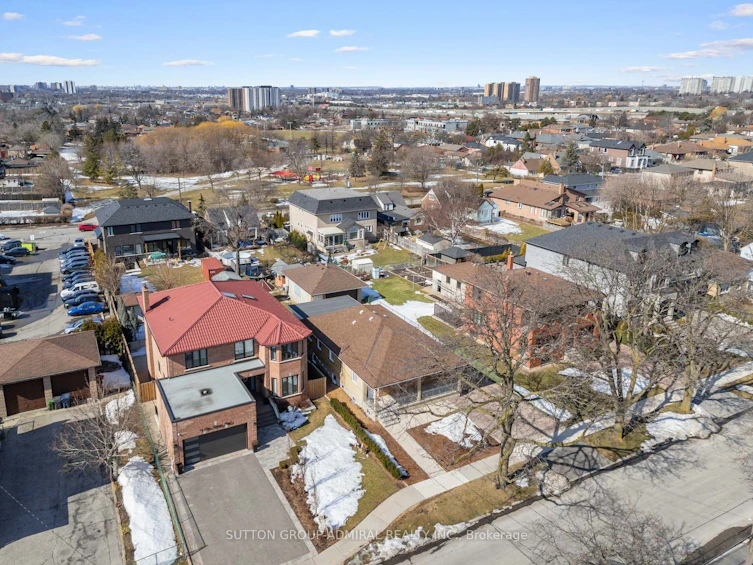 16 Blue Springs Road, Toronto, ON, M6L 2T3 - 39