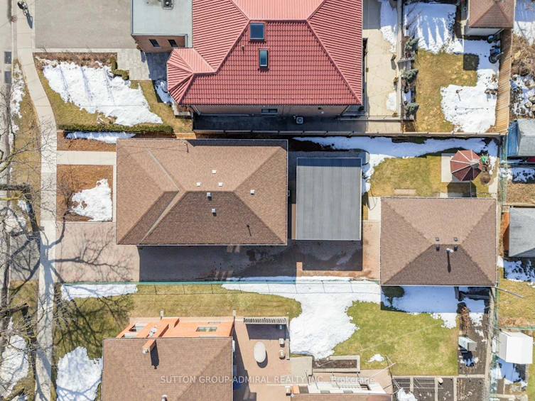 16 Blue Springs Road, Toronto, ON, M6L 2T3 - 24