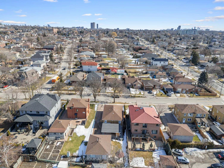 16 Blue Springs Road, Toronto, ON, M6L 2T3 - 27