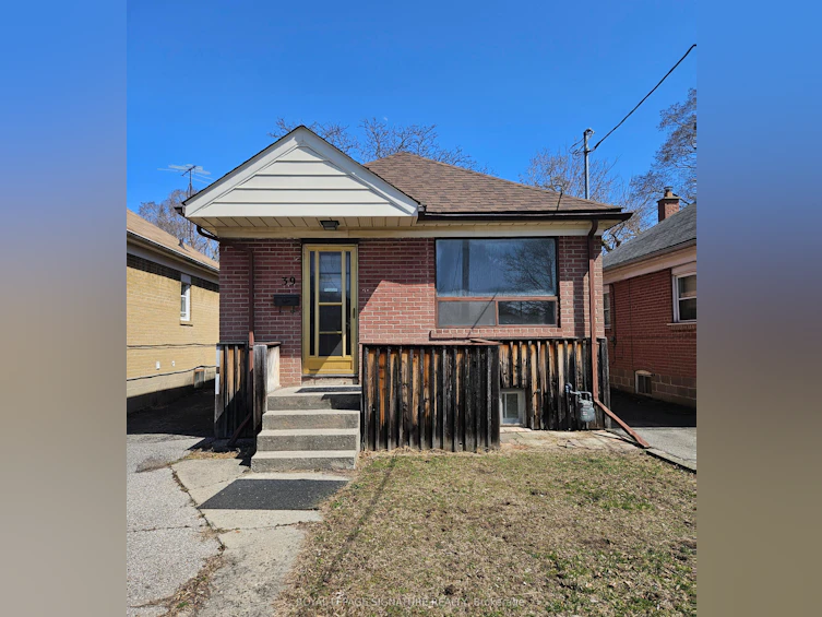 39 Blakley Avenue, Toronto, ON, M6N 3Y4