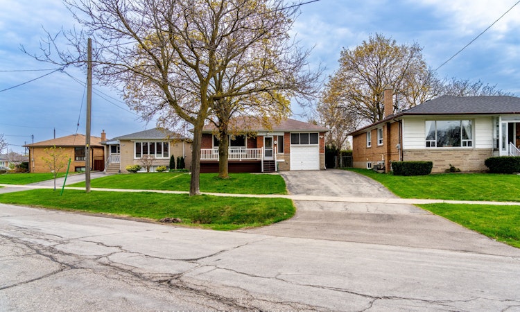 6 Baskerville Crescent
