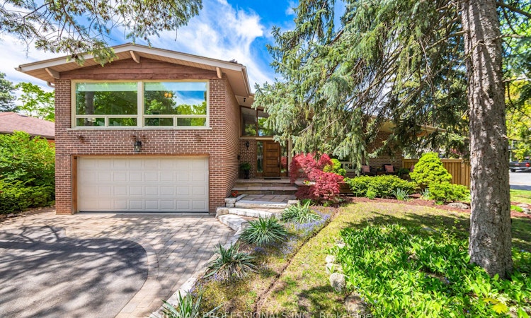 8 Silverthorne Bush Drive